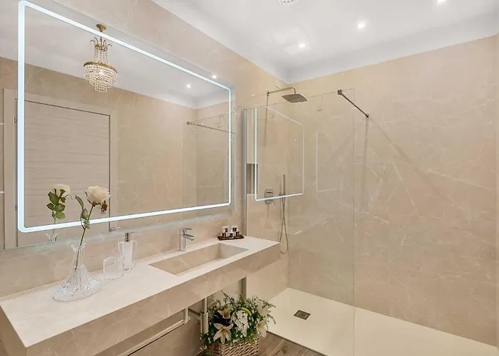 Гостьовий будинок Luxury Dreams 4*