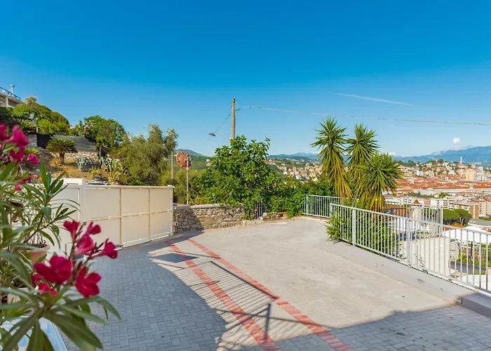 Гостьовий будинок Luxury Dreams 4*