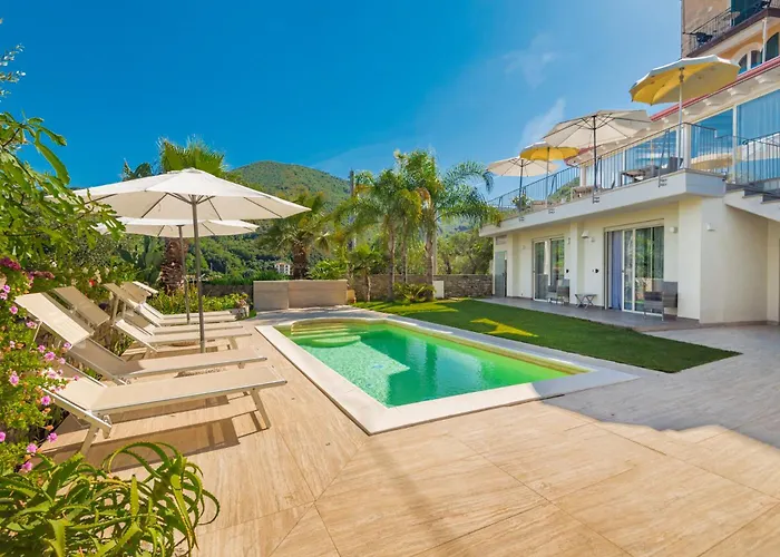 Luxury Dreams Гостьовий будинок