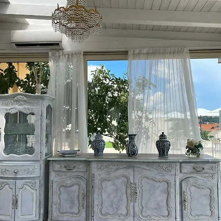 Luxury Dreams Konukevi 4*